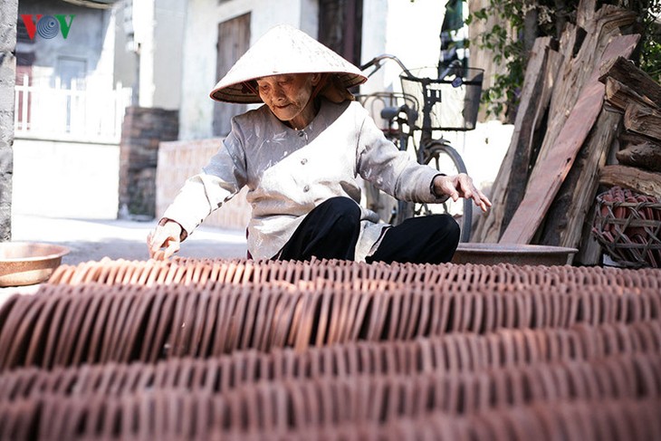 Làng gốm cổ hơn 1.000 năm tuổi bên sông Hồng - ảnh 17